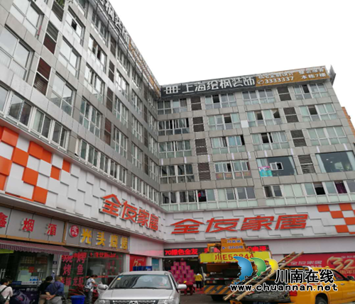 红星街道：拆除商贸城周边户外广告&nbsp;提升城市“颜值”
