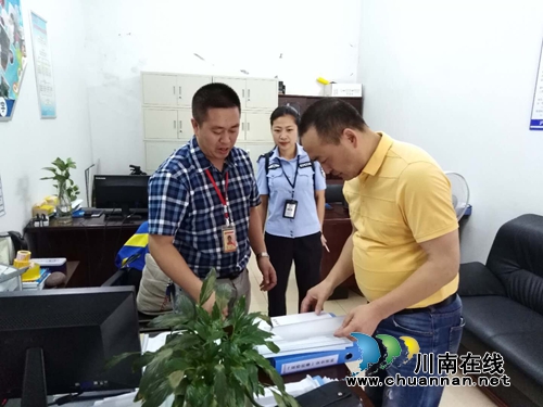 江阳区华阳街道竹苑社区开展校园反恐防暴及周边社会治安环境专项检查(图1) 江阳区华阳街道竹苑社区开展校园反恐防暴及周边社会治安环境专项检查(图1)