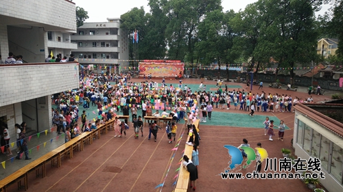 叙永县水尾镇中心小学校举行2018年庆“六一”活动暨乡村学校少年宫汇报展演(图2) 叙永县水尾镇中心小学校举行2018年庆“六一”活动暨乡村学校少年宫汇报展演(图2)