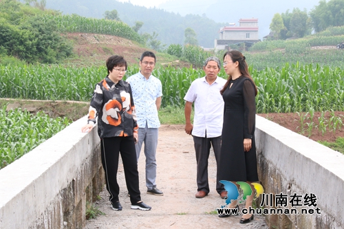陈佳到泸县潮河镇督查河长制及项目建设工作(图1) 陈佳到泸县潮河镇督查河长制及项目建设工作(图1)