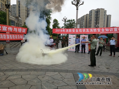 江阳区张坝街道匠心社区开展消防演练培训活动