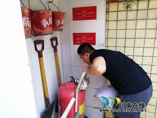 江阳区华阳街道竹苑社区开展节前安全大检查活动(图1)