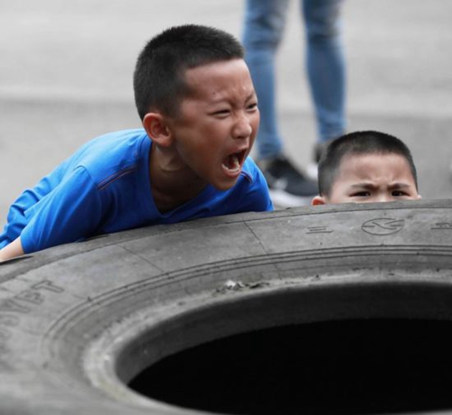 自贡“警营开放日”:“小警粉”们过足瘾(图3) 自贡“警营开放日”:“小警粉”们过足瘾(图3)