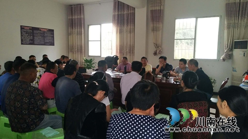 泸县牛滩镇开展送法进企业活动(图1) 泸县牛滩镇开展送法进企业活动(图1)