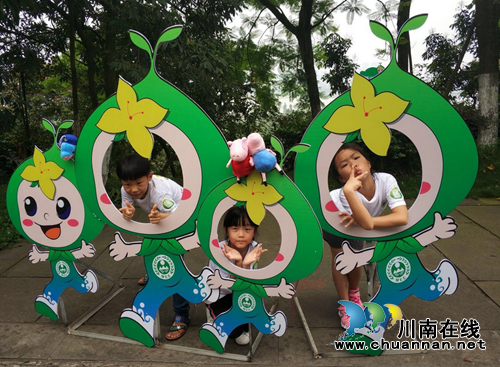 环保徒步亲子行 开启泸州环保“绿芽”行动(图4) 环保徒步亲子行 开启泸州环保“绿芽”行动(图4)