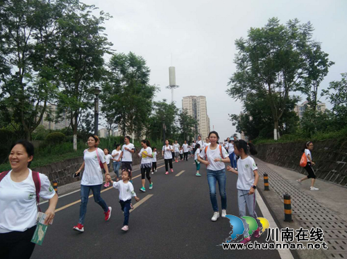 环保徒步亲子行 开启泸州环保“绿芽”行动(图3) 环保徒步亲子行 开启泸州环保“绿芽”行动(图3)