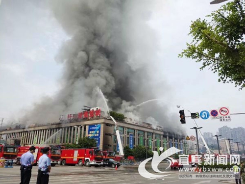 达州突发大火&nbsp;宜宾消防支队火线驰援(图1)