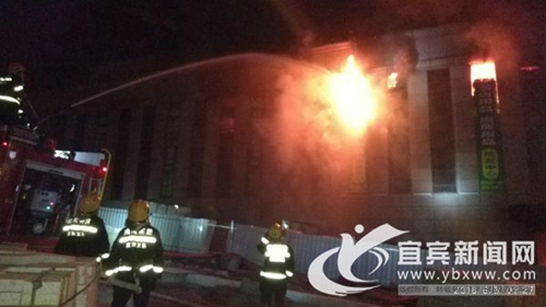 达州突发大火&nbsp;宜宾消防支队火线驰援(图3)
