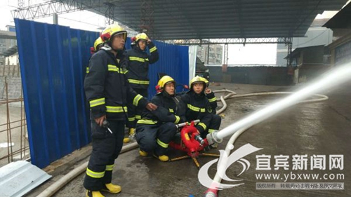 达州突发大火&nbsp;宜宾消防支队火线驰援(图4)