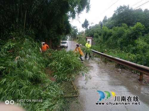 泸县公安局所队联合 全力保障全县汛期道路交通安全(图8) 泸县公安局所队联合 全力保障全县汛期道路交通安全(图8)