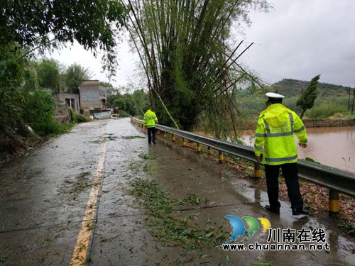 泸县公安局所队联合 全力保障全县汛期道路交通安全(图5) 泸县公安局所队联合 全力保障全县汛期道路交通安全(图5)