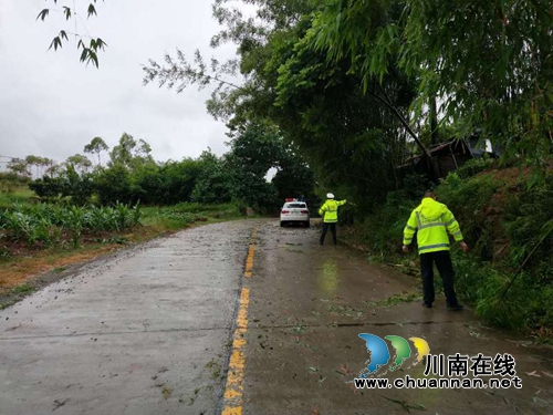 泸县公安局所队联合 全力保障全县汛期道路交通安全(图6) 泸县公安局所队联合 全力保障全县汛期道路交通安全(图6)
