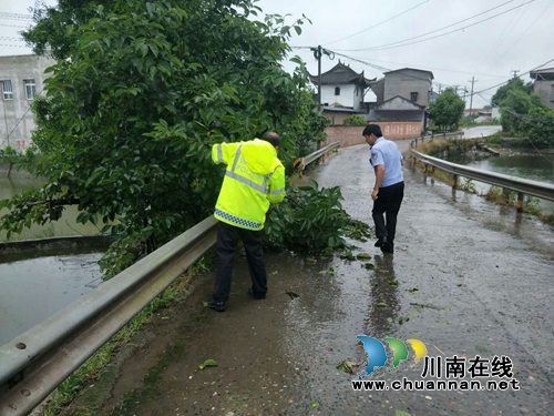 泸县公安局所队联合 全力保障全县汛期道路交通安全(图10) 泸县公安局所队联合 全力保障全县汛期道路交通安全(图10)