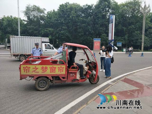 定点设卡拦载 泸县公安局交警大队开展三轮车集中整治(图1) 定点设卡拦载 泸县公安局交警大队开展三轮车集中整治(图1)