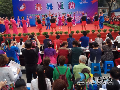 龙马潭区莲花池街道举办舞林大会群众广场舞活动(图2) 龙马潭区莲花池街道举办舞林大会群众广场舞活动(图2)