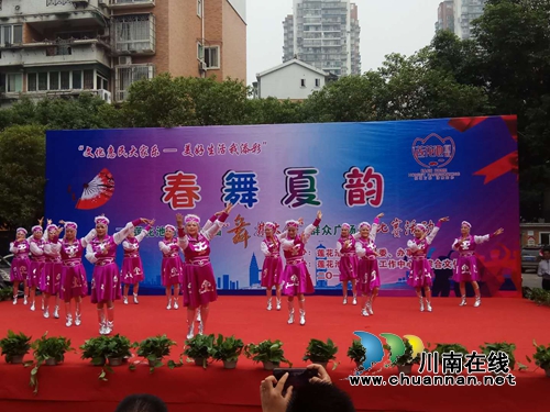龙马潭区莲花池街道举办舞林大会群众广场舞活动(图7) 龙马潭区莲花池街道举办舞林大会群众广场舞活动(图7)