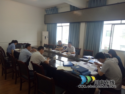 泸县检察院检察长张胜春率队到潮河镇督查2018年上半年群众满意度测评工作