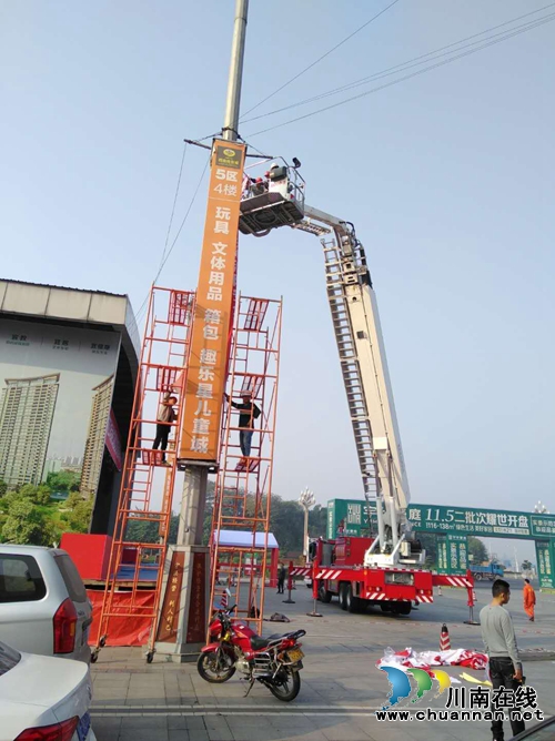 龙马潭区城管执法局扎实开展违规户外广告专项治理行动