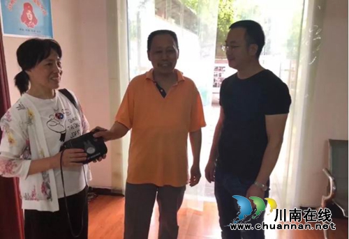 江阳区华阳街道龙驰社区居民拾金不昧，传递社会正能量