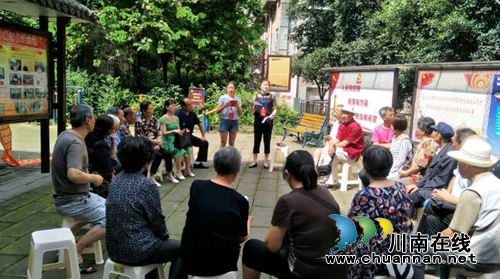 江阳区北城街道领导班子齐下社区开展党风廉政建设社会评价宣讲