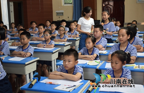 龙马潭区2018年春期中小学语文群文第五组抱团研习课堂结构化研讨活动在泸州十八中举行(图5)