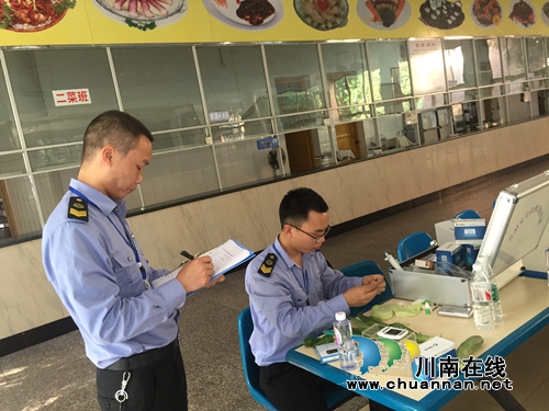 合江县合江镇开展“食品快检进校园”活动(图1) 合江县合江镇开展“食品快检进校园”活动(图1)