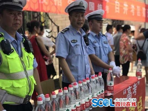 退休前最后一次高考护航&nbsp;自贡老交警感慨不舍(图1)