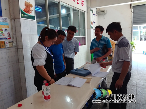 泸县潮河镇开展2018年学校“中考”考前食品安全专项检查(图3)