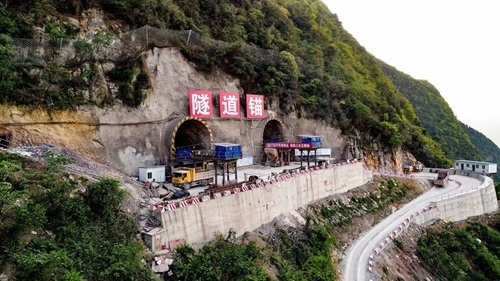 净高世界第一!叙古高速赤水河大桥明年通车(图1) 净高世界第一!叙古高速赤水河大桥明年通车(图1)