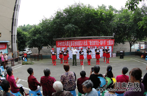 泸州龙马潭：粽情飘香&nbsp;情暖社区(图4)