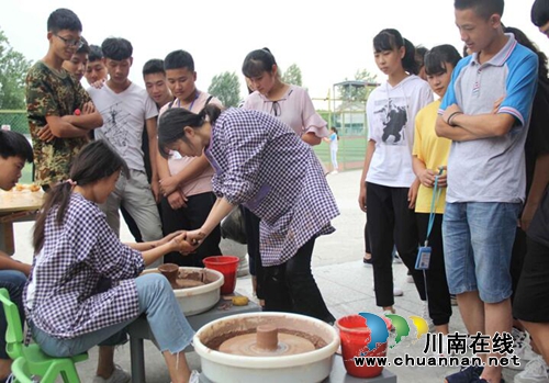 泸县建校举行第九届读书节、艺术节闭幕式(图3) 泸县建校举行第九届读书节、艺术节闭幕式(图3)