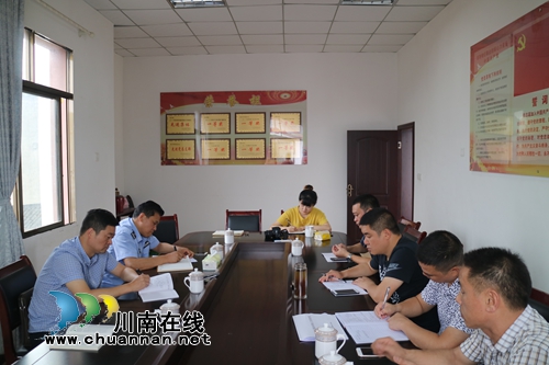 宋军率队到泸县嘉明镇复兴村督导脱贫攻坚工作(图1) 宋军率队到泸县嘉明镇复兴村督导脱贫攻坚工作(图1)