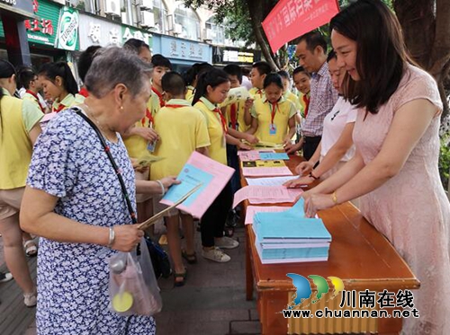 合江县城乡联动宣传“6.9”国际档案日(图3) 合江县城乡联动宣传“6.9”国际档案日(图3)