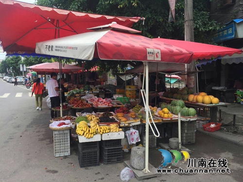 泸县城管执法局:下沉执法力量 积极开展场镇秩序治理工作(图1) 泸县城管执法局:下沉执法力量 积极开展场镇秩序治理工作(图1)