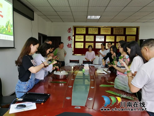 龙马潭区城管局开展“我们的节日·端午”包粽子活动