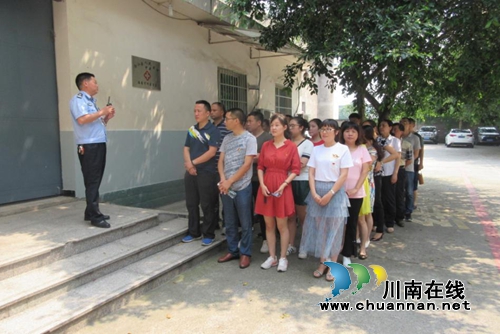 合江县食药监局:五个一强化职工警示教育(图1) 合江县食药监局:五个一强化职工警示教育(图1)