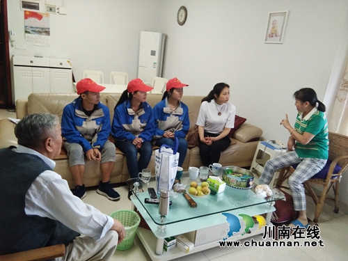 江阳区华阳街道竹苑社区开展粽情志愿之粽献爱心主题活动