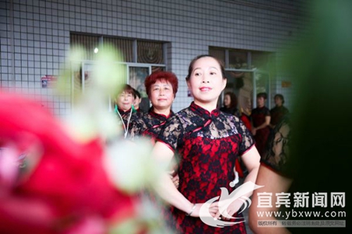 宜宾：民乐旗袍队为营造创文城市氛围添砖加瓦(图2)