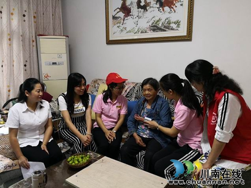 泸州市江阳区华阳街道瑞景社区开展　端午节“粽献爱心”志愿服务活动
