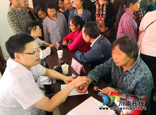 纳溪区人民医院开展“粽献爱心”志愿服务活动(图1) 纳溪区人民医院开展“粽献爱心”志愿服务活动(图1)