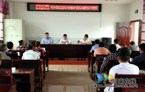 龙马潭区特兴镇：交通安全教育走进罗沙村