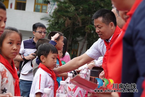 情系马蹄·同心前行 ——马蹄科技文化扶贫(图7) 情系马蹄·同心前行 ——马蹄科技文化扶贫(图7)