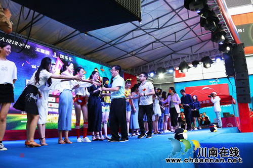 活力四射助阵世界杯，足球宝贝惊艳泸州！(图14)