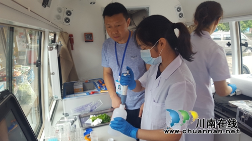 江阳区首台食品快检车弥陀秀“才艺”(图2)