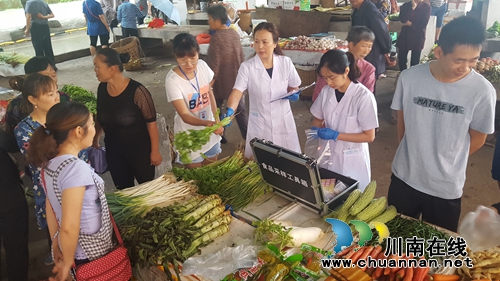 江阳区首台食品快检车弥陀秀“才艺”(图4)