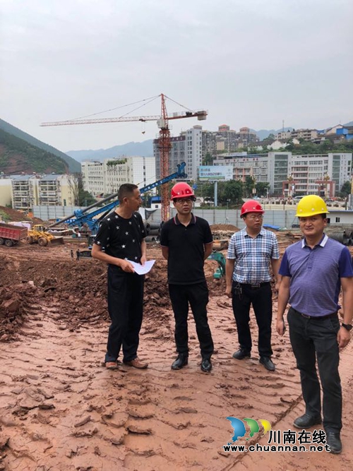 安全生产不松懈 古蔺县副县长赵秋颖端午假期带队检查安全生产工作(图1) 安全生产不松懈 古蔺县副县长赵秋颖端午假期带队检查安全生产工作(图1)