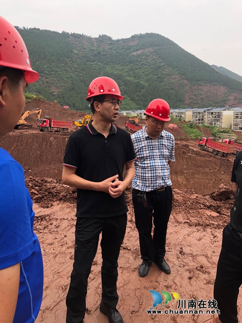 安全生产不松懈 古蔺县副县长赵秋颖端午假期带队检查安全生产工作(图2) 安全生产不松懈 古蔺县副县长赵秋颖端午假期带队检查安全生产工作(图2)