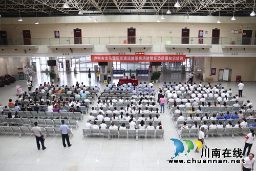 龙马潭区举行反恐防暴演练(图4)