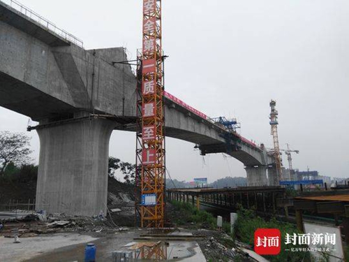 川南城际铁路内自泸线最长大桥合龙(图1)
