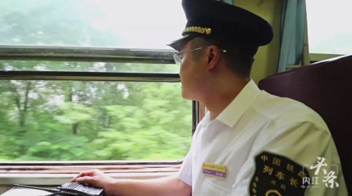 川南最后一辆绿皮火车退役&nbsp;到昭通有空调火车(图2)